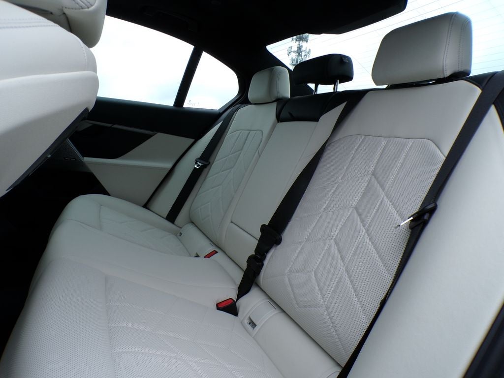 2025 BMW i5 xDrive40