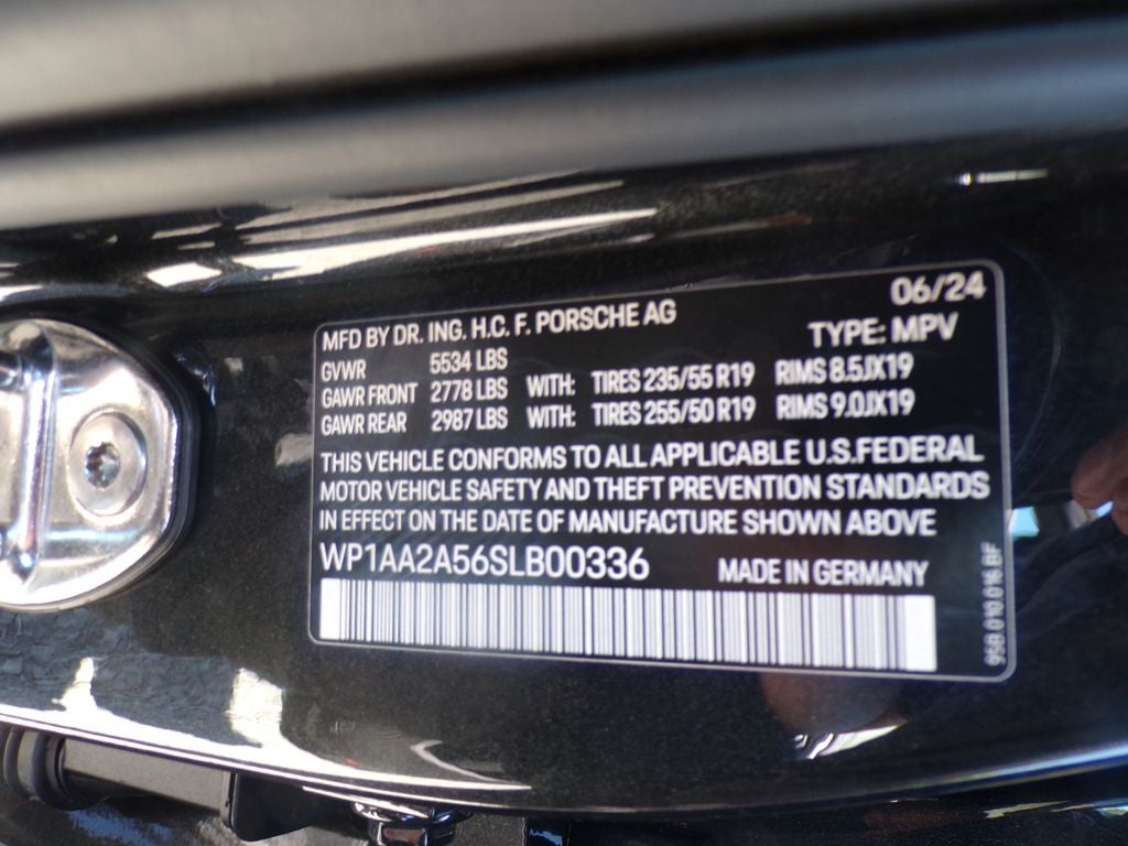 2025 Porsche Macan Base