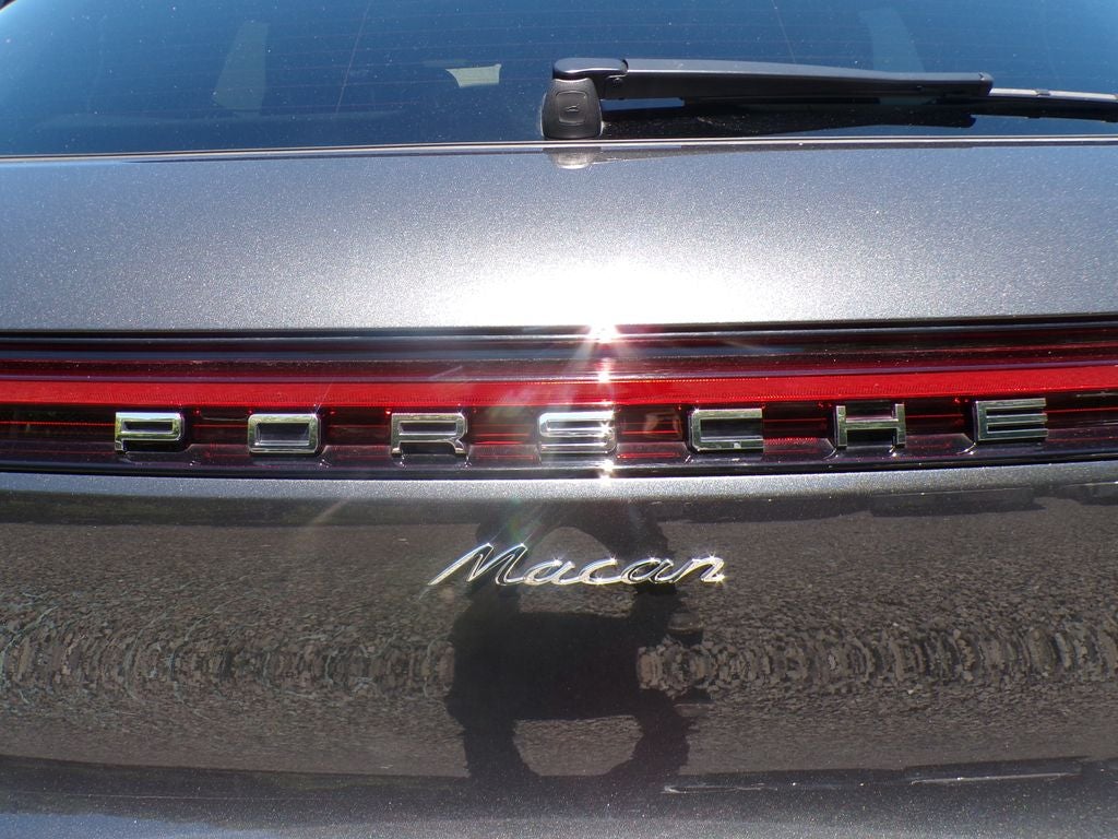 2025 Porsche Macan Base