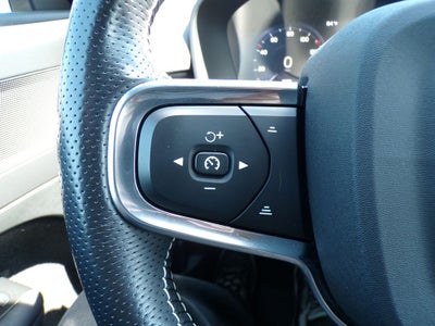 2021 Volvo XC40 R-Design