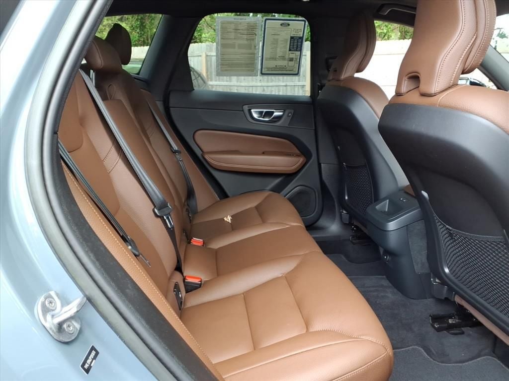 2023 Volvo XC60 B5 Plus Dark Theme