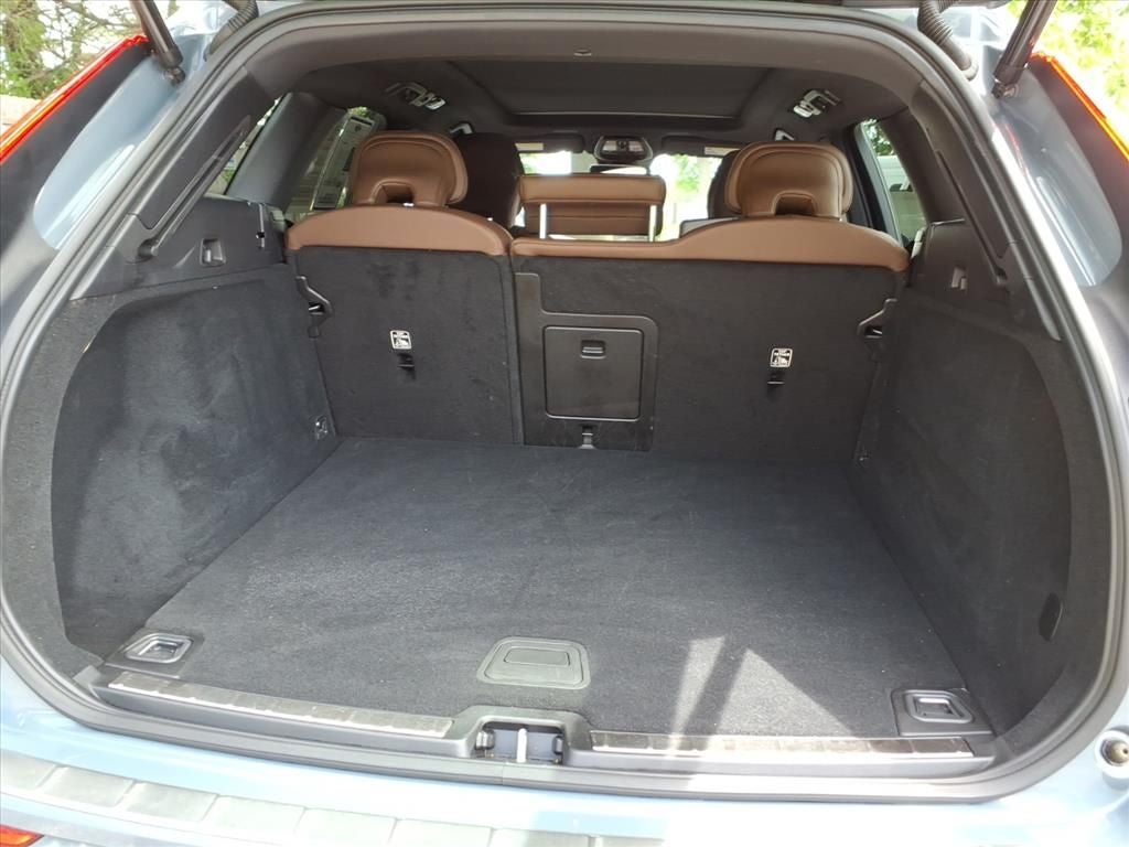 2023 Volvo XC60 B5 Plus Dark Theme
