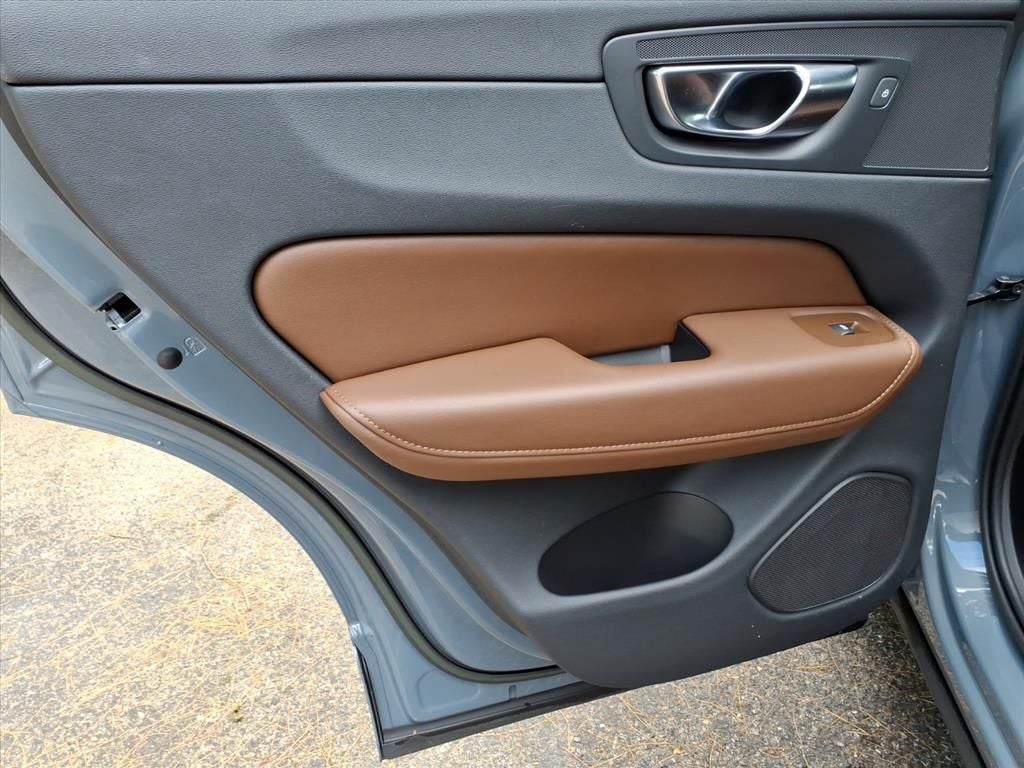 2023 Volvo XC60 B5 Plus Dark Theme