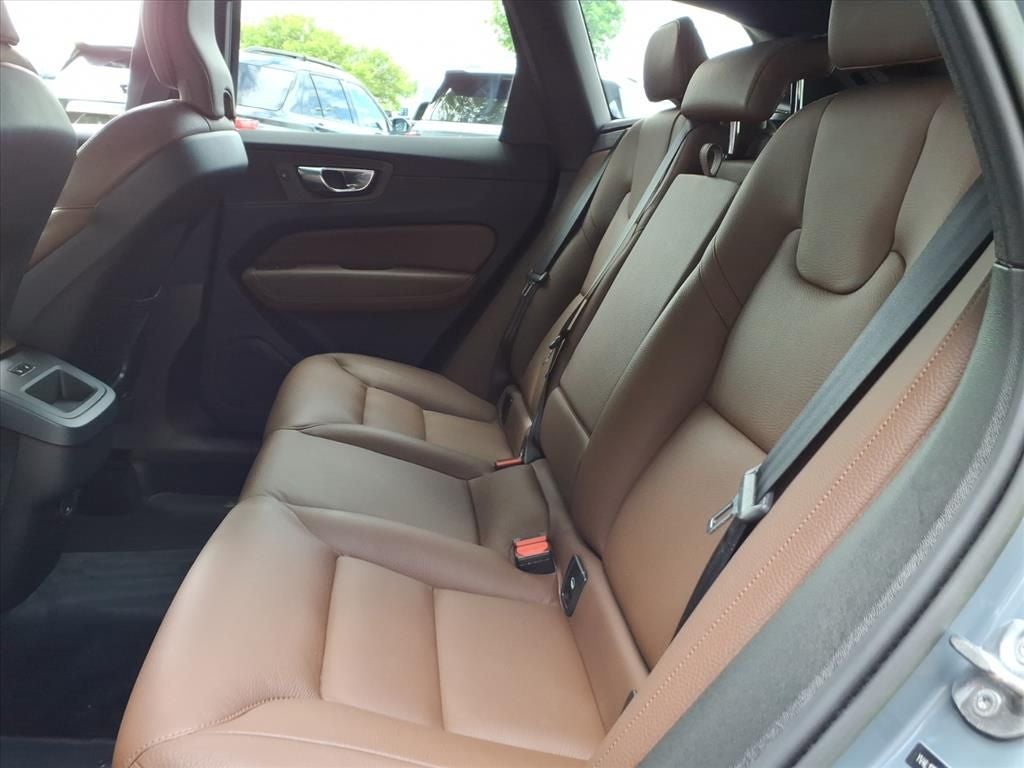 2023 Volvo XC60 B5 Plus Dark Theme