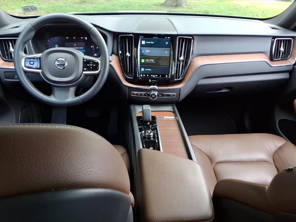2023 Volvo XC60 B5 Plus Dark Theme