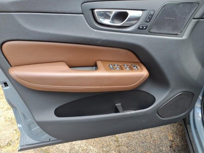 2023 Volvo XC60 B5 Plus Dark Theme