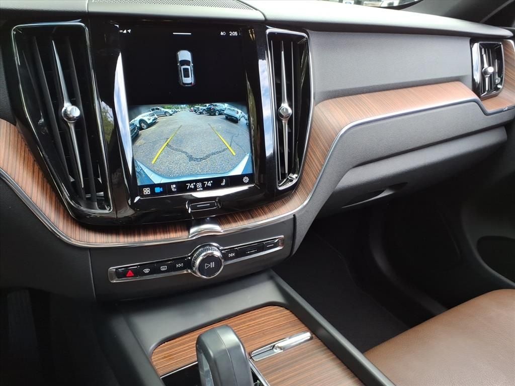 2023 Volvo XC60 B5 Plus Dark Theme