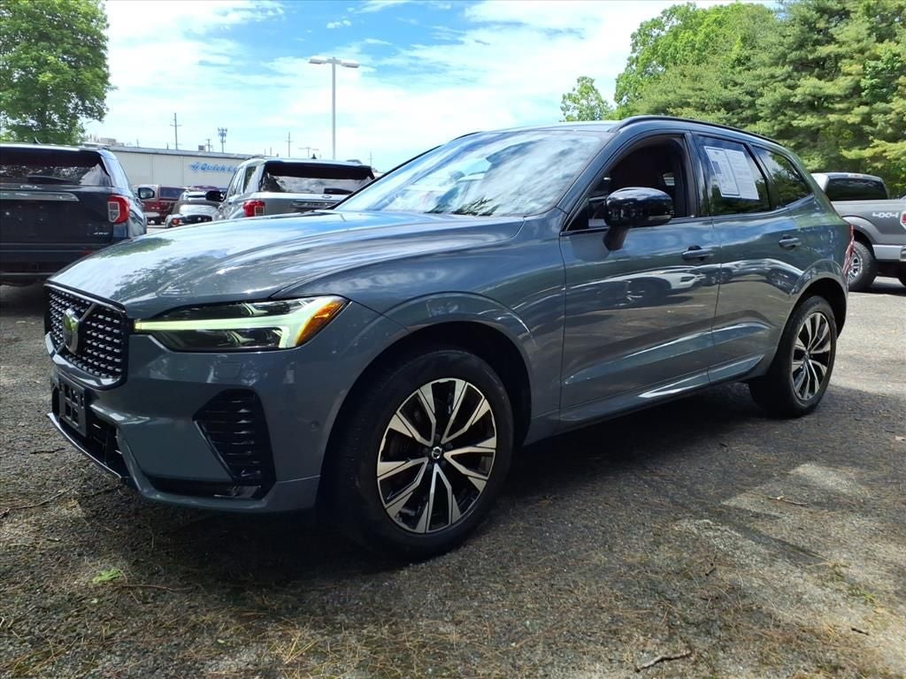 2023 Volvo XC60 B5 Plus Dark Theme